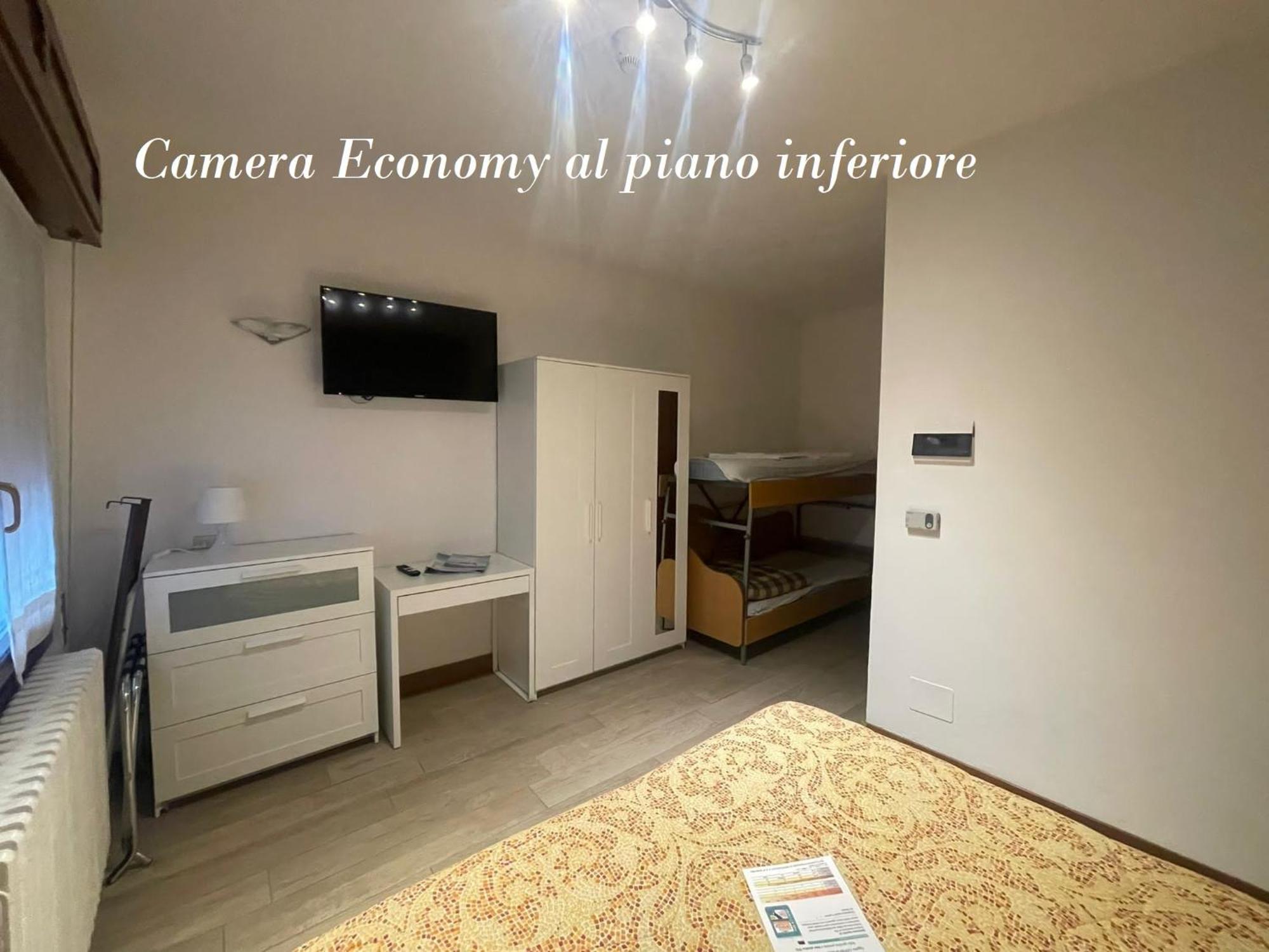 Hotel Sciatori 3 Stelle Superior เตมู ภายนอก รูปภาพ