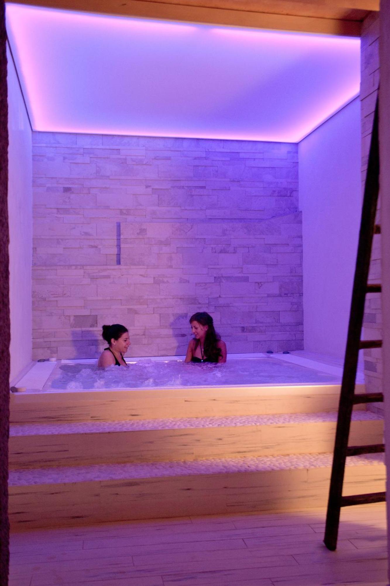 Hotel Sciatori 3 Stelle Superior เตมู ภายนอก รูปภาพ