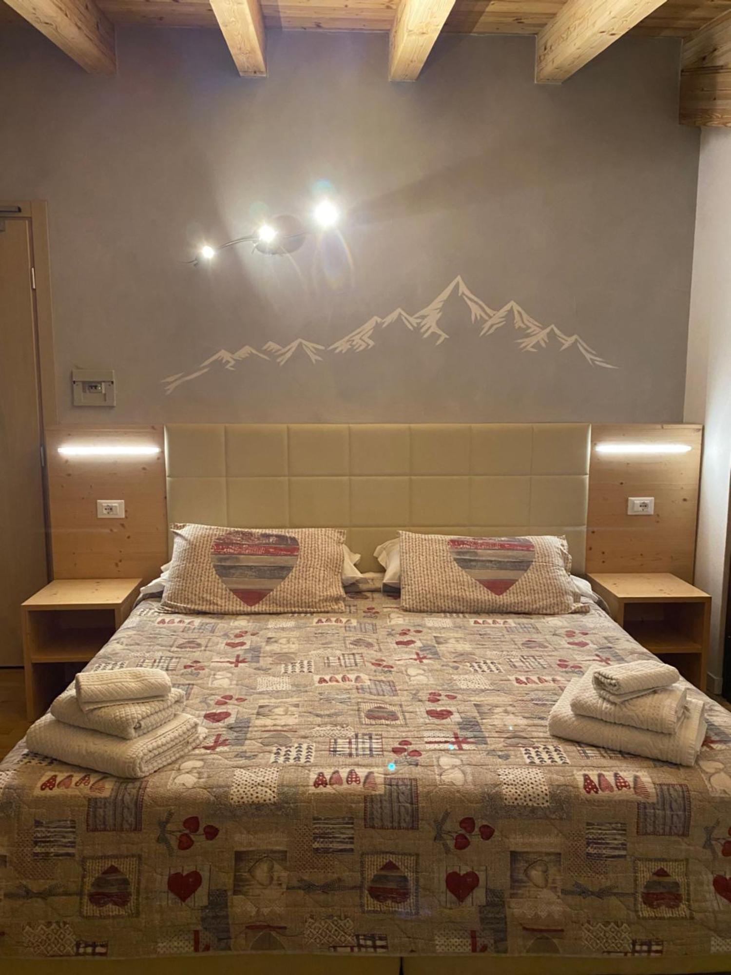 Hotel Sciatori 3 Stelle Superior เตมู ภายนอก รูปภาพ