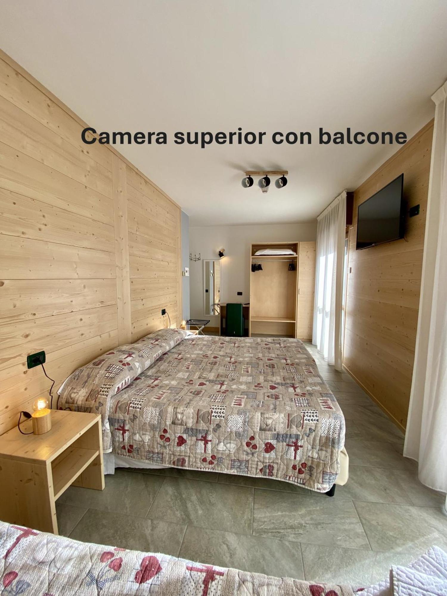 Hotel Sciatori 3 Stelle Superior เตมู ภายนอก รูปภาพ
