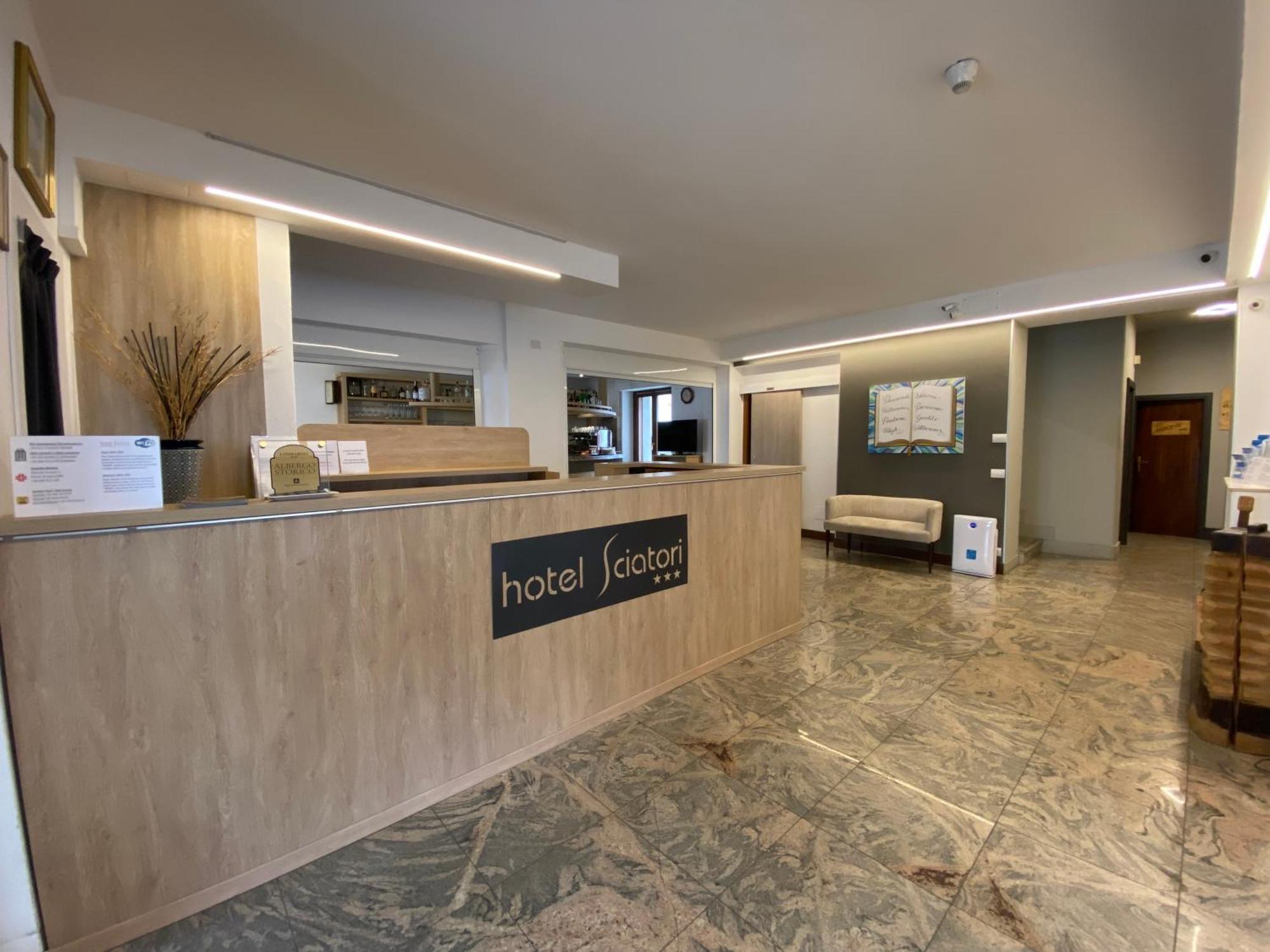 Hotel Sciatori 3 Stelle Superior เตมู ภายนอก รูปภาพ